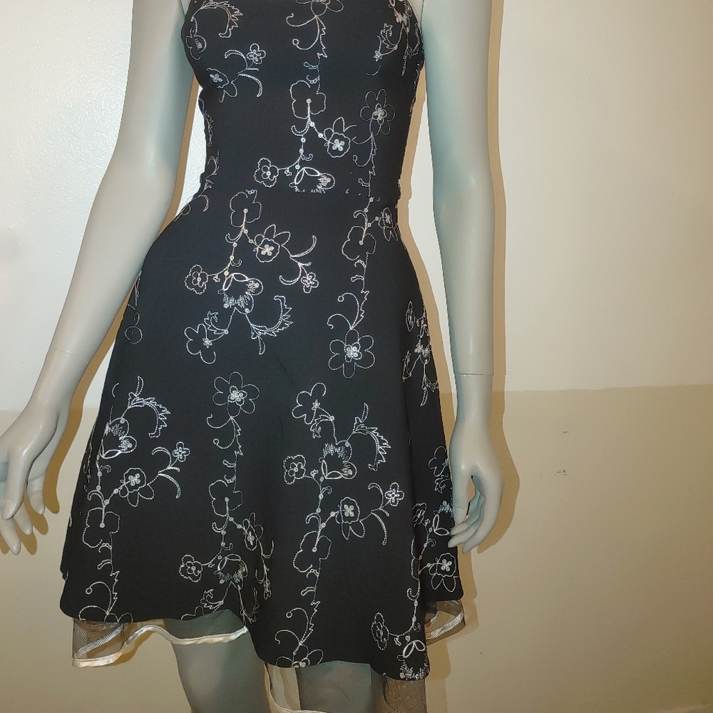 STEPPIN OUT FLORAL VINTAGE DRESS - Picture 6 of 15